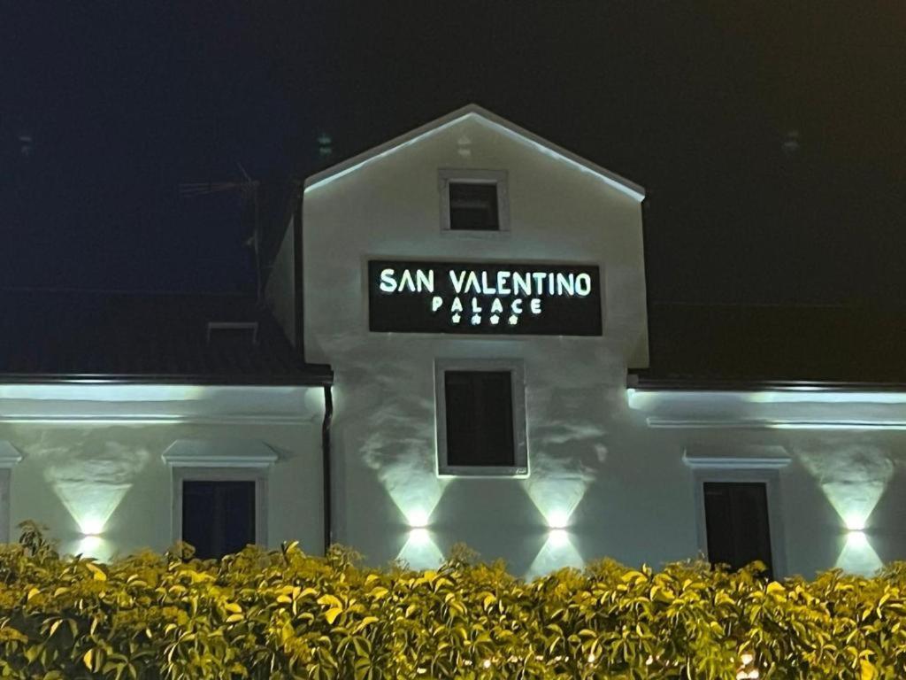 אפרטהוטל אומאג San Valentino Palace מראה חיצוני תמונה
